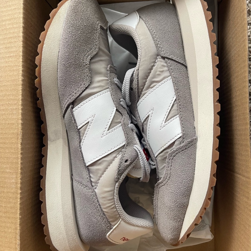 Boys New Balance Shoe 237 size 4.5
